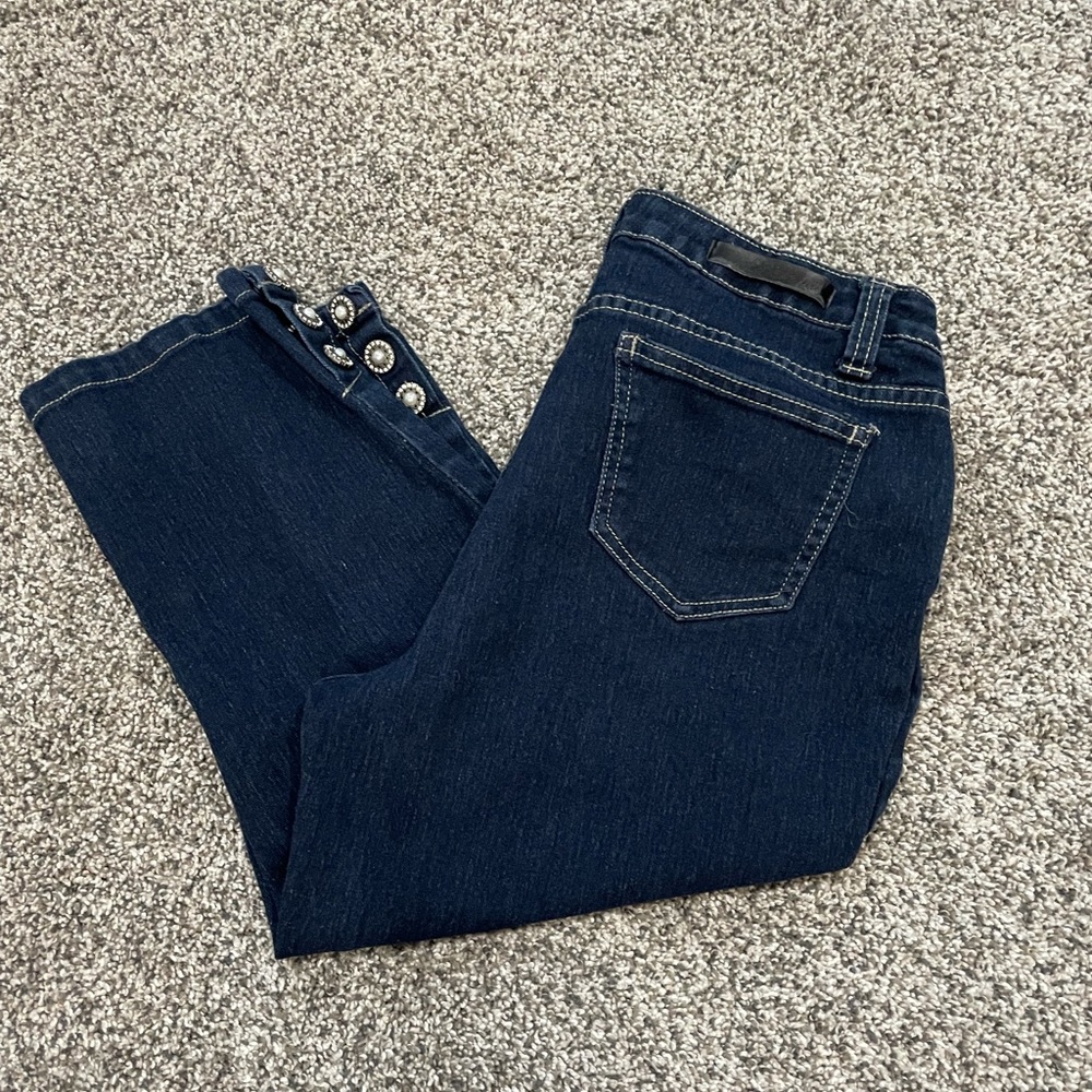 🆓 w/purchase! Baccini dark wash capri jeans